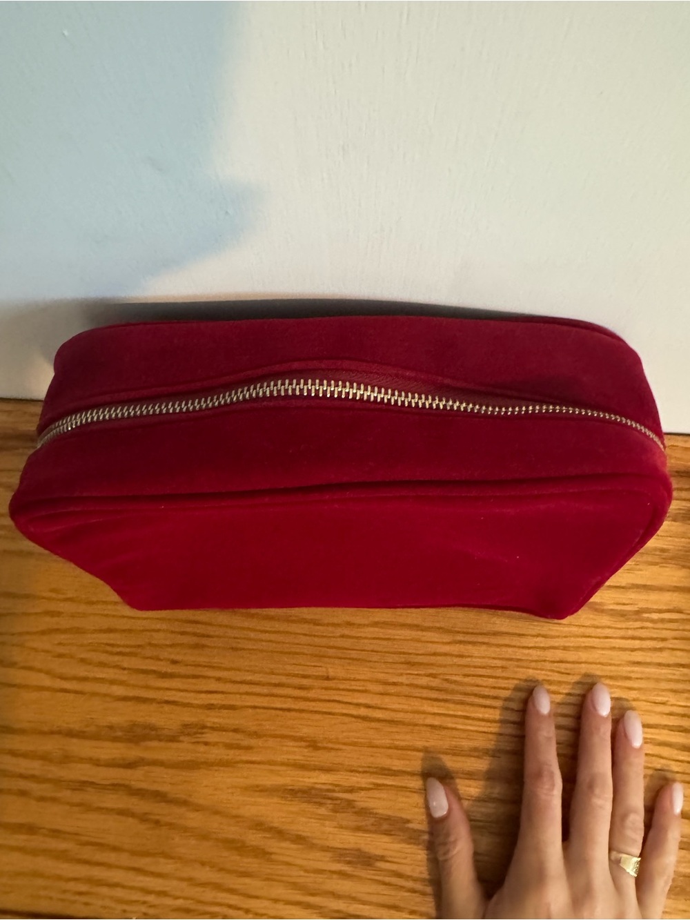 Gucci Burgundy Velvet Makeup Pouch with Gold Plaque - Picture 4 of 6